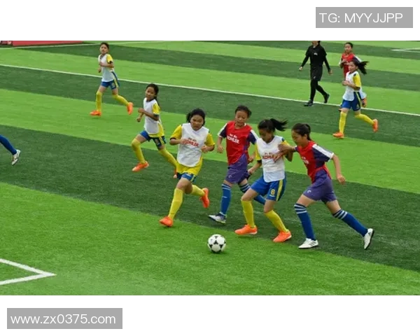 网络天才挑战足球明星的智慧与技巧谁能胜出引发热议 网络天才挑战足球明星的智慧与技巧谁能胜出引发热议