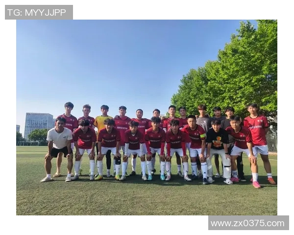 足球明星的学习成绩揭秘:他们如何平衡学业与职业生涯的挑战与成功 足球明星的学习成绩揭秘:他们如何平衡学业与职业生涯的挑战与成功