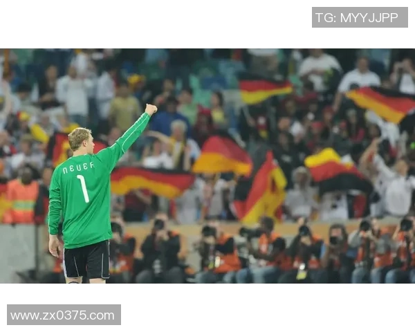 足球明星背影瞬间展现他们的独特魅力与奋斗历程图文合集 足球明星背影瞬间展现他们的独特魅力与奋斗历程图文合集